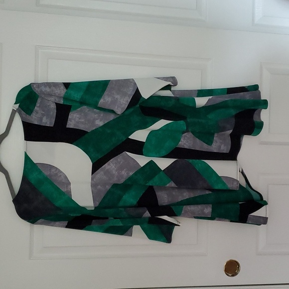 Tunic by ALFANI size 2X. Green, white, black geometric. - Picture 2 of 4